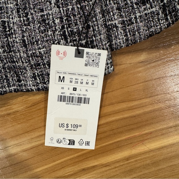 Zara Women's Elegant Black and Gray Blazer - Picture 2 of 6